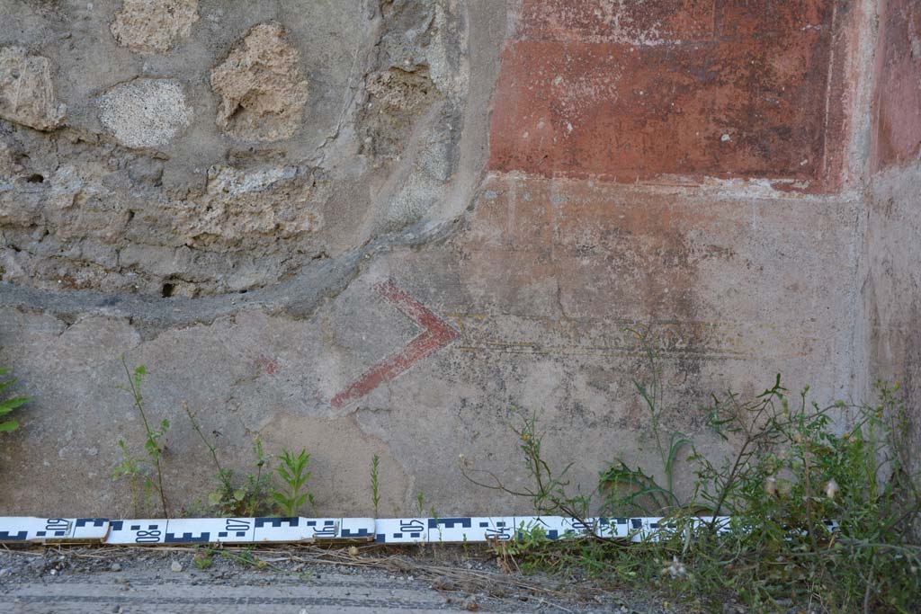 IX.5.6 Pompeii. May 2017. West ala d, painted decoration on zoccolo on west wall at north end.
Foto Christian Beck, ERC Grant 681269 DCOR.

