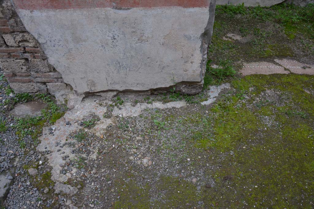IX.5.9 Pompeii. March 2017. Room p, lower doorway pilaster on east side of doorway, and flooring. 
Foto Christian Beck, ERC Grant 681269 DCOR.


