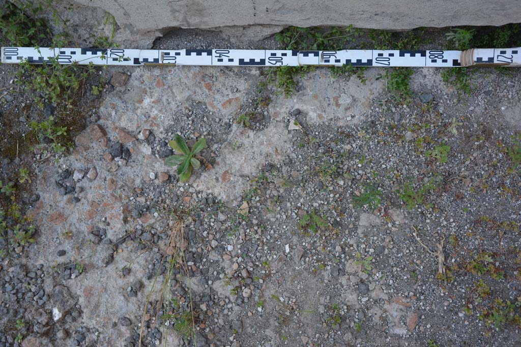 IX.5.9 Pompeii. May 2017. Room p, detail of flooring at base of pilaster on east side of doorway. 
Foto Christian Beck, ERC Grant 681269 DCOR.
