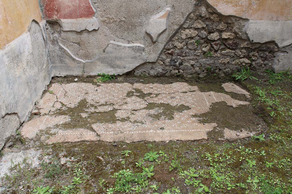 IX.5.9 Pompeii. May 2019. Room p, looking east across flooring 
Foto Christian Beck, ERC Grant 681269 DCOR.
