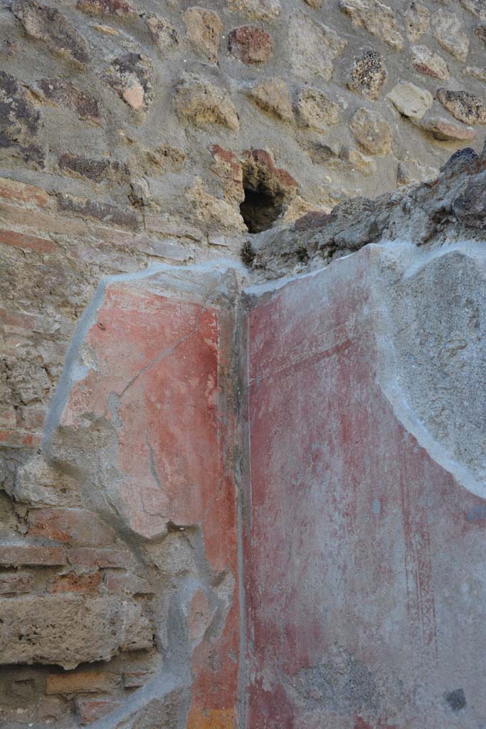 IX.5.9 Pompeii. May 2017. Room p, upper north-east corner with detail of painted decoration.
Foto Christian Beck, ERC Grant 681269 DCOR.
