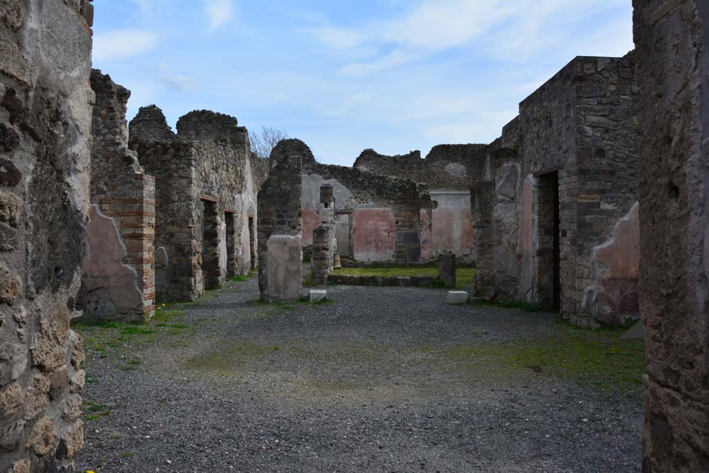 IX.5.9 Pompeii. March 2017. Room “b”, looking south across atrium from entrance corridor.
Foto Christian Beck, ERC Grant 681269 DÉCOR.

