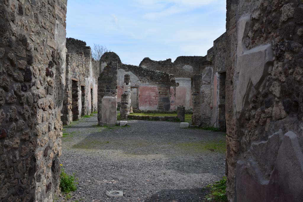 IX.5.9 Pompeii. March 2017. Room “b”, looking south across atrium towards peristyle (i).
Foto Christian Beck, ERC Grant 681269 DÉCOR.
