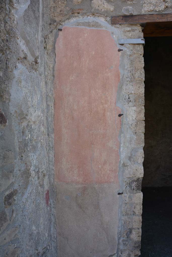 IX.5.9 Pompeii. May 2017. 
Room “b”, looking towards west wall in south-west corner of atrium, on south side of doorway to room “e”. 
Foto Christian Beck, ERC Grant 681269 DÉCOR.

