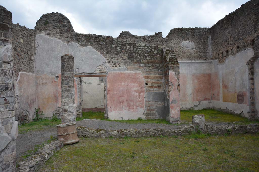IX.5.9 Pompeii. March 2017. Room i, looking towards south portico with doorways to rooms o and p.
Foto Christian Beck, ERC Grant 681269 DCOR.
