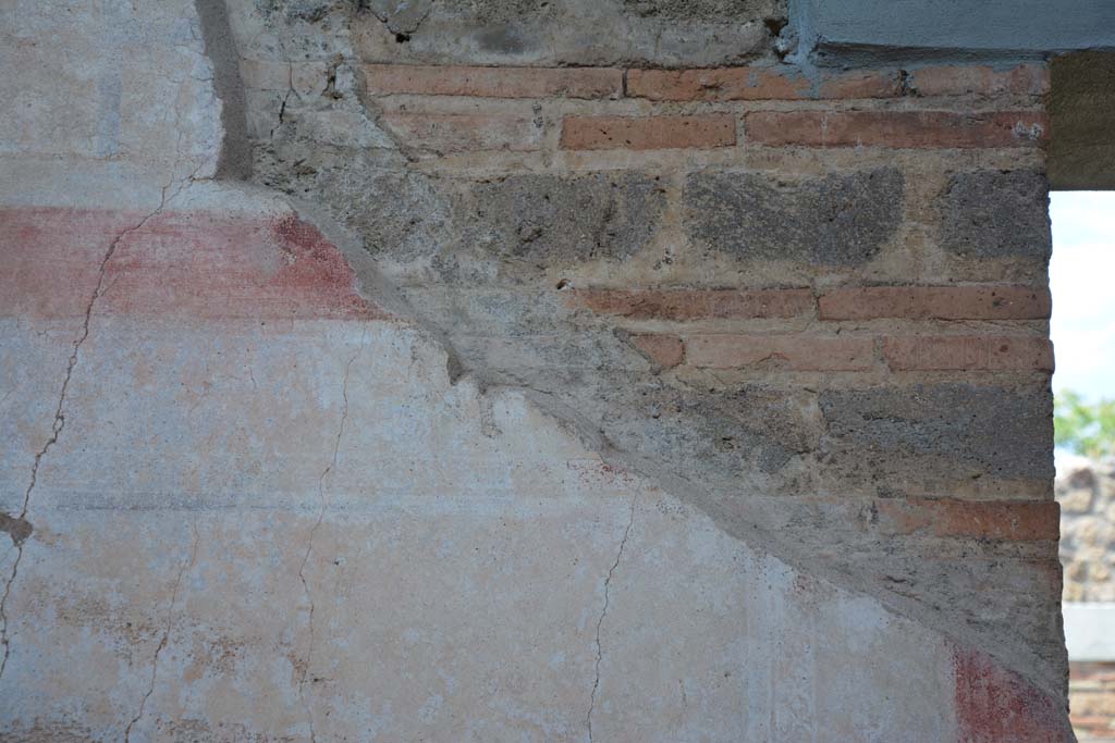 IX.5.11 Pompeii. May 2017. Room k, detail of carpet border painted decoration from upper panel on east end of north wall.
Foto Christian Beck, ERC Grant 681269 DCOR.

