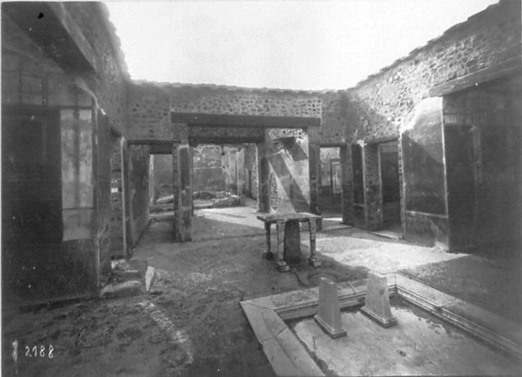 X.5.11 Pompeii. Old photo of atrium, with the east ala (h), on left, and west ala (e), on right.
DAIR E4 2188. Photo  Deutsches Archologisches Institut, Abteilung Rom, Arkiv. 


