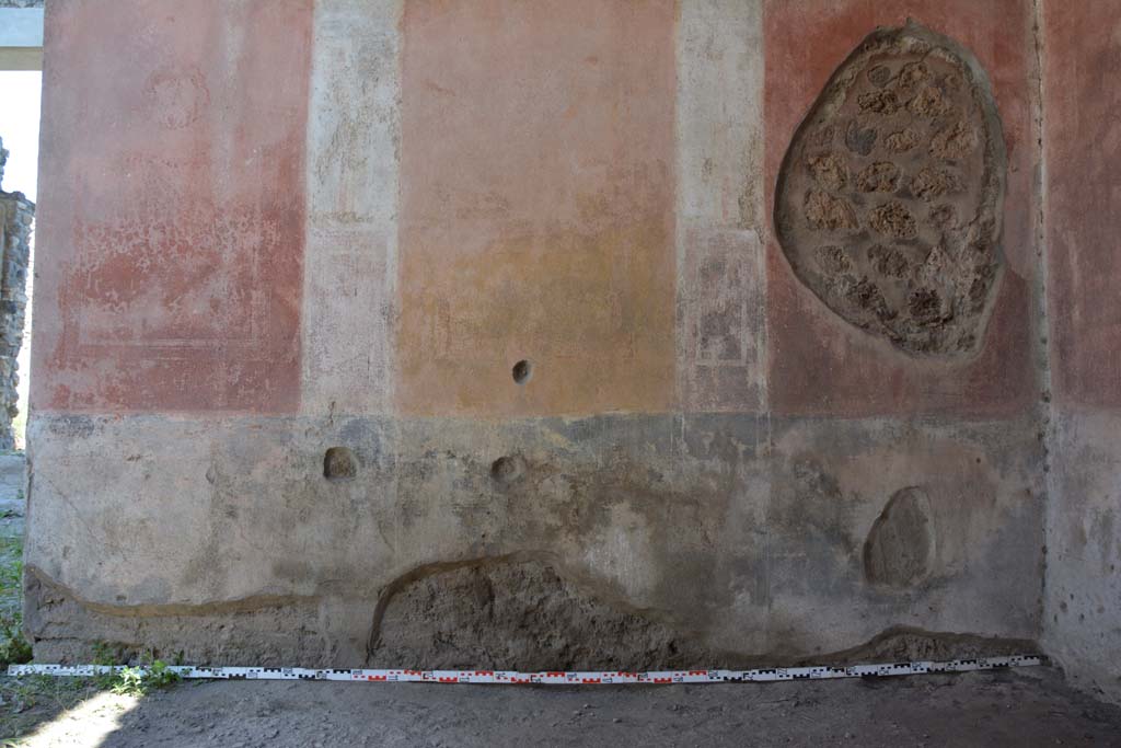 IX.5.11 Pompeii. May 2017. Room e, looking towards lower south wall. 
Foto Christian Beck, ERC Grant 681269 DCOR.
