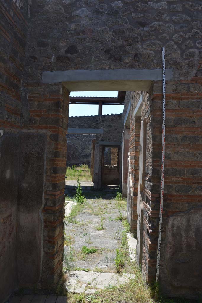 IX.5.11 Pompeii. May 2017. 
Room c, looking south towards doorway to atrium b, and west side of doorway.   
Foto Christian Beck, ERC Grant 681269 DCOR
