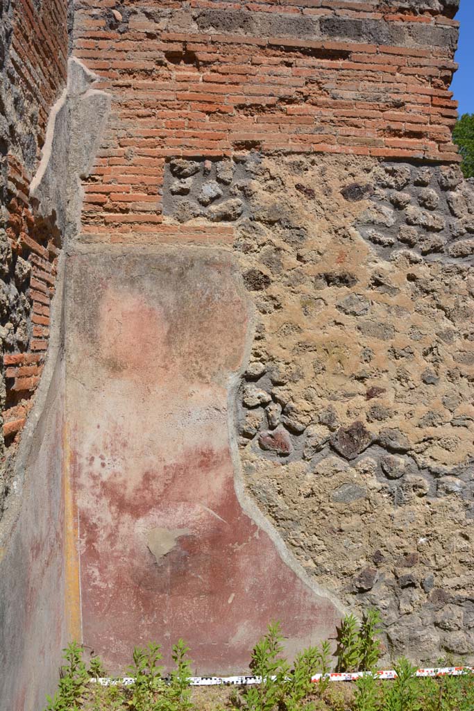 IX.5.11 Pompeii. May 2017. Room c, detail of lower north wall in north-west corner.
Foto Christian Beck, ERC Grant 681269 DCOR
