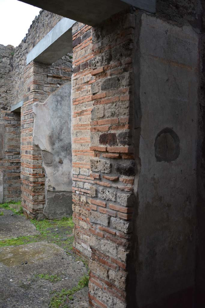 IX.5.11 Pompeii. March 2017. Room g, wall on north side of doorway at west end. 
Foto Christian Beck, ERC Grant 681269 DCOR.

