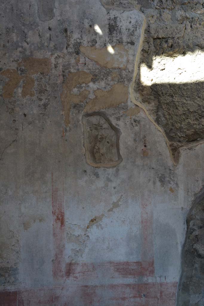 IX.5.11 Pompeii. May 2017. Room g, centre of east wall.
Foto Christian Beck, ERC Grant 681269 DCOR.
