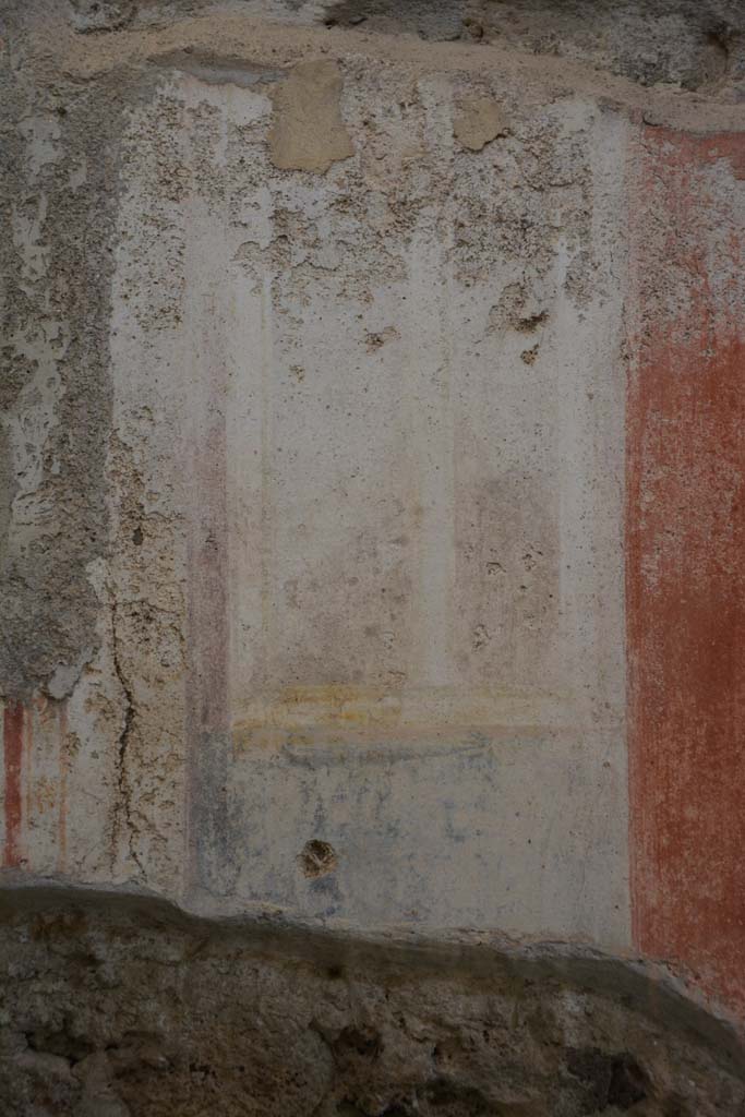 IX.5.11 Pompeii. May 2017. Room g, detail of painted decoration on south wall at east end.
Foto Christian Beck, ERC Grant 681269 DCOR.

