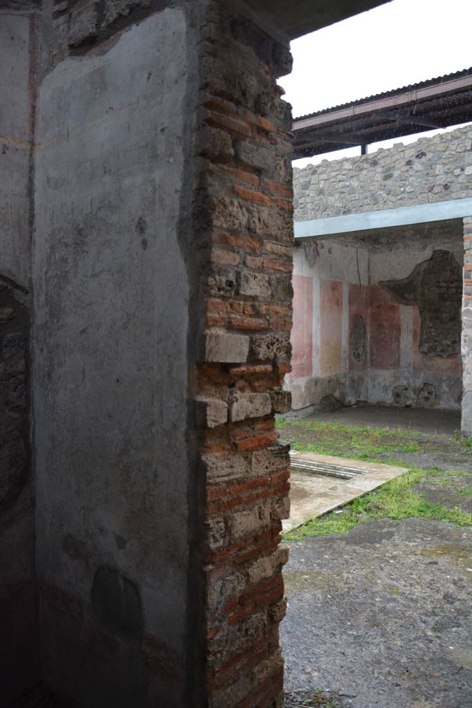 IX.5.11 Pompeii. March 2017. Room g, wall on south side of doorway at west end. 
Foto Christian Beck, ERC Grant 681269 DCOR.
