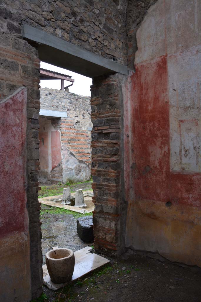 IX.5.11 Pompeii. March 2017. Looking north-west towards doorway. 
Foto Christian Beck, ERC Grant 681269 DCOR.

