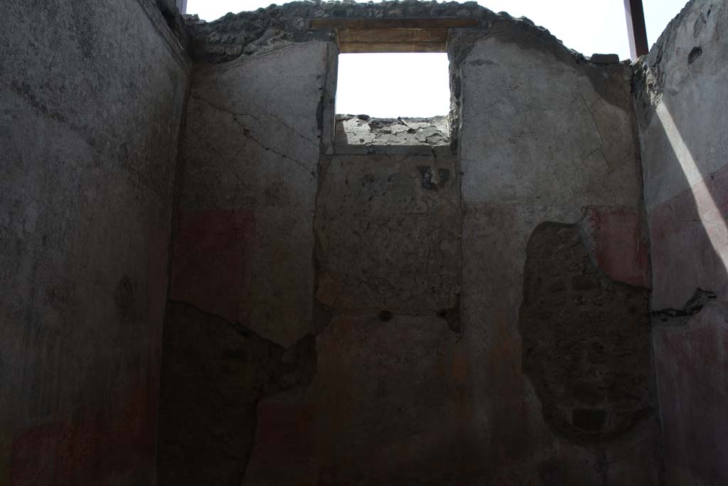 IX.5.11 Pompeii. May 2017. Room i, upper south wall.
Foto Christian Beck, ERC Grant 681269 DCOR.
