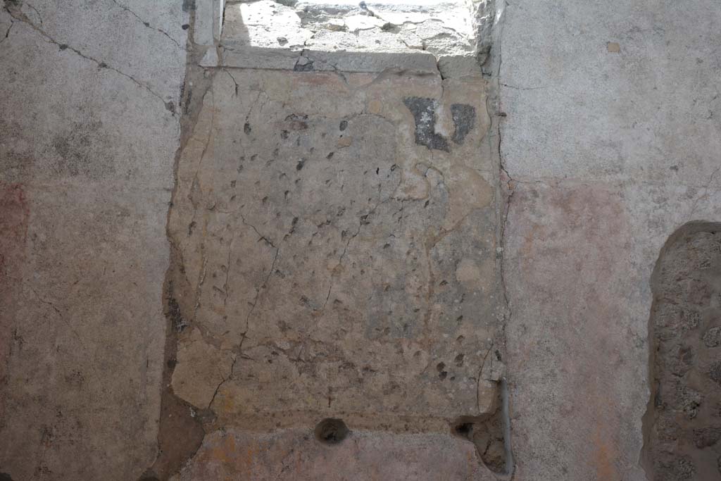 IX.5.11 Pompeii. May 2017. Room i, centre of south wall below window.
Foto Christian Beck, ERC Grant 681269 DCOR.

