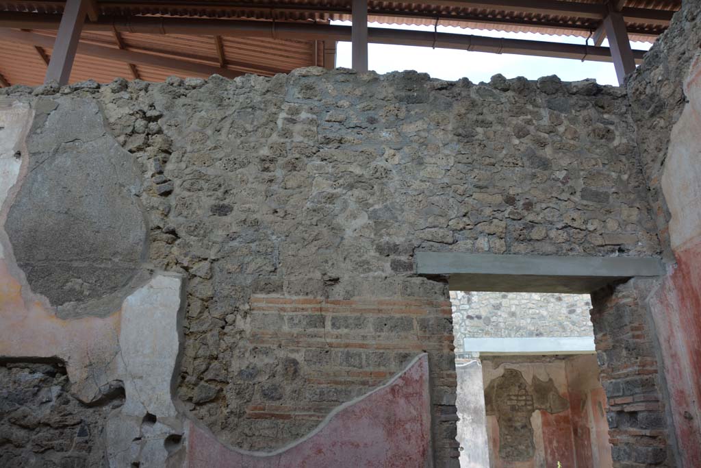 IX.5.11 Pompeii. May 2017. Room i, upper west wall at north end.
Foto Christian Beck, ERC Grant 681269 DCOR.
