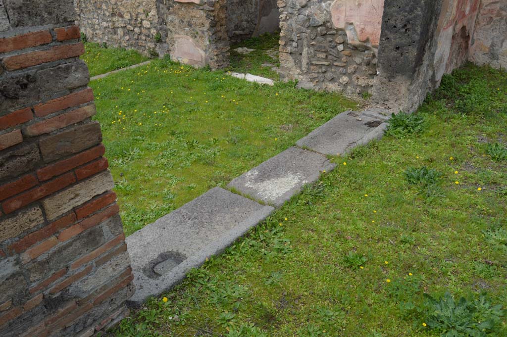 IX.5.14 Pompeii. March 2018. 
Looking west across doorway threshold from atrium towards portico k, with doorway to room L on its north side.
Foto Taylor Lauritsen, ERC Grant 681269 DCOR.
