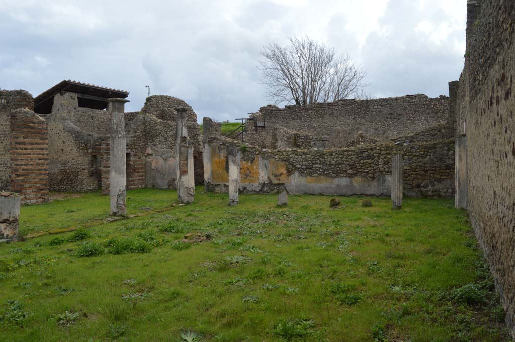 IX.5.14 Pompeii. March 2018. South side of portico k.
Foto Taylor Lauritsen, ERC Grant 681269 DCOR.
