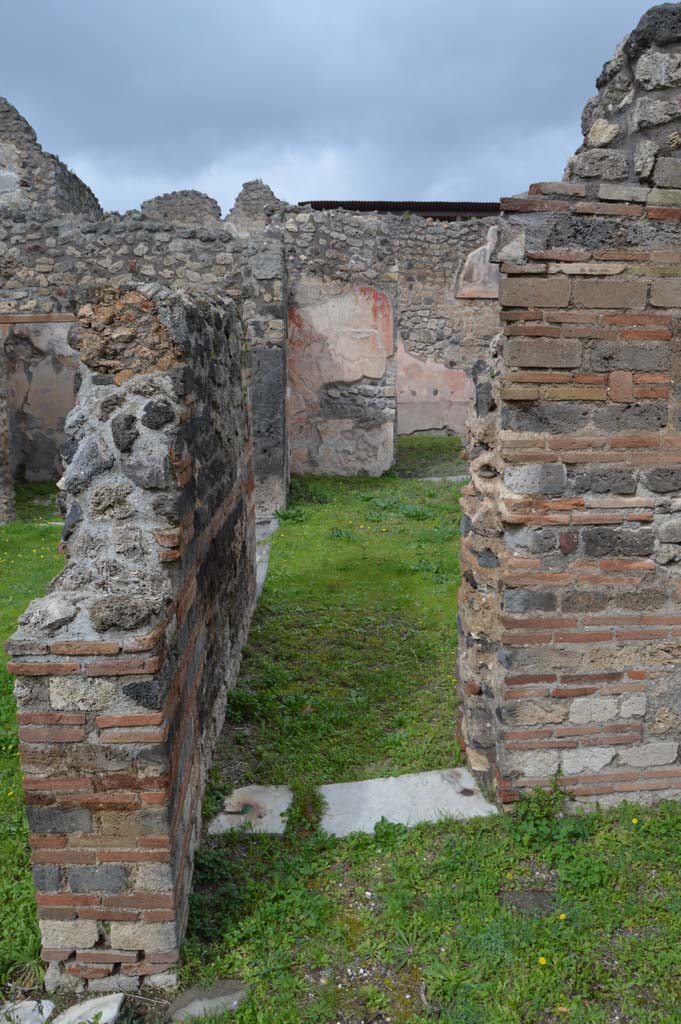 IX.5.14 Pompeii. March 2018. Looking through doorway in north wall in room m, towards atrium
Foto Taylor Lauritsen, ERC Grant 681269 DCOR.
