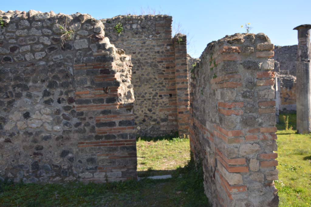 IX.5.14 Pompeii. May 2017. Room b, south-west corner of atrium, with doorway into room m, in centre. 
Foto Christian Beck, ERC Grant 681269 DCOR.
