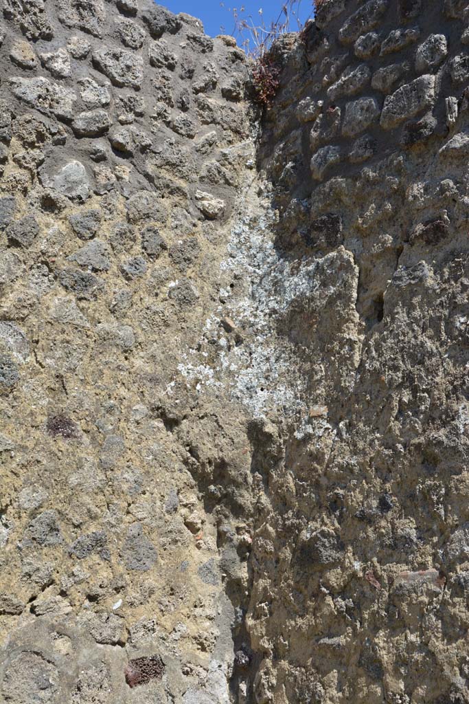 IX.5.14 Pompeii. May 2017. Room m, detail from south-east corner.
Foto Christian Beck, ERC Grant 681269 DCOR.

