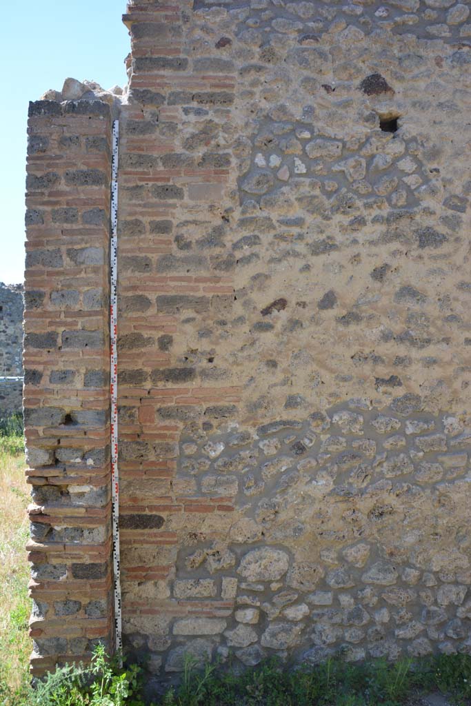 IX.5.14 Pompeii. May 2017. Room n, north wall at west end onto east portico.
Foto Christian Beck, ERC Grant 681269 DCOR.
