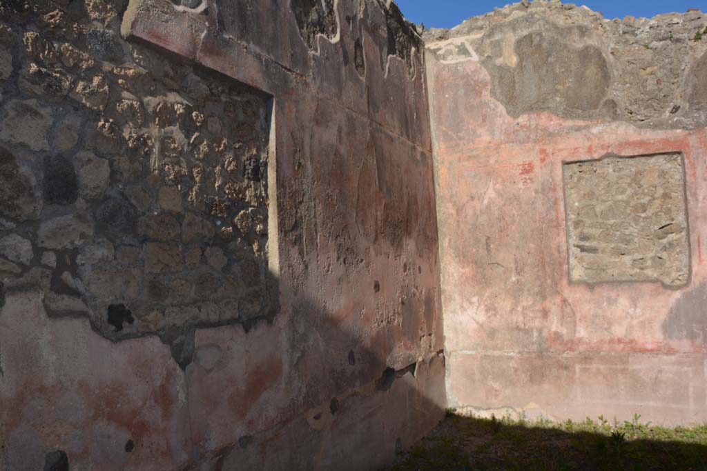 IX.5.14 Pompeii. March 2017. Room “f”, looking towards north-east corner. 
Foto Christian Beck, ERC Grant 681269 DÉCOR.

