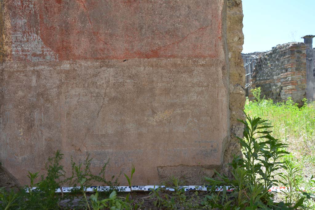 IX.5.14 Pompeii. May 2017. Room f, zoccolo on south wall on east side of doorway to atrium b.
Foto Christian Beck, ERC Grant 681269 DCOR.

