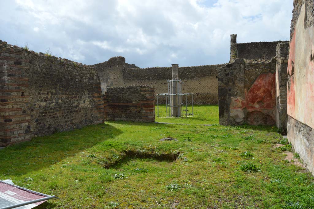 IX.5.14 Pompeii. March 2018. Looking west across impluvium in atrium towards portico k, with doorway to triclinium f, on right. 
Foto Taylor Lauritsen, ERC Grant 681269 DCOR.




