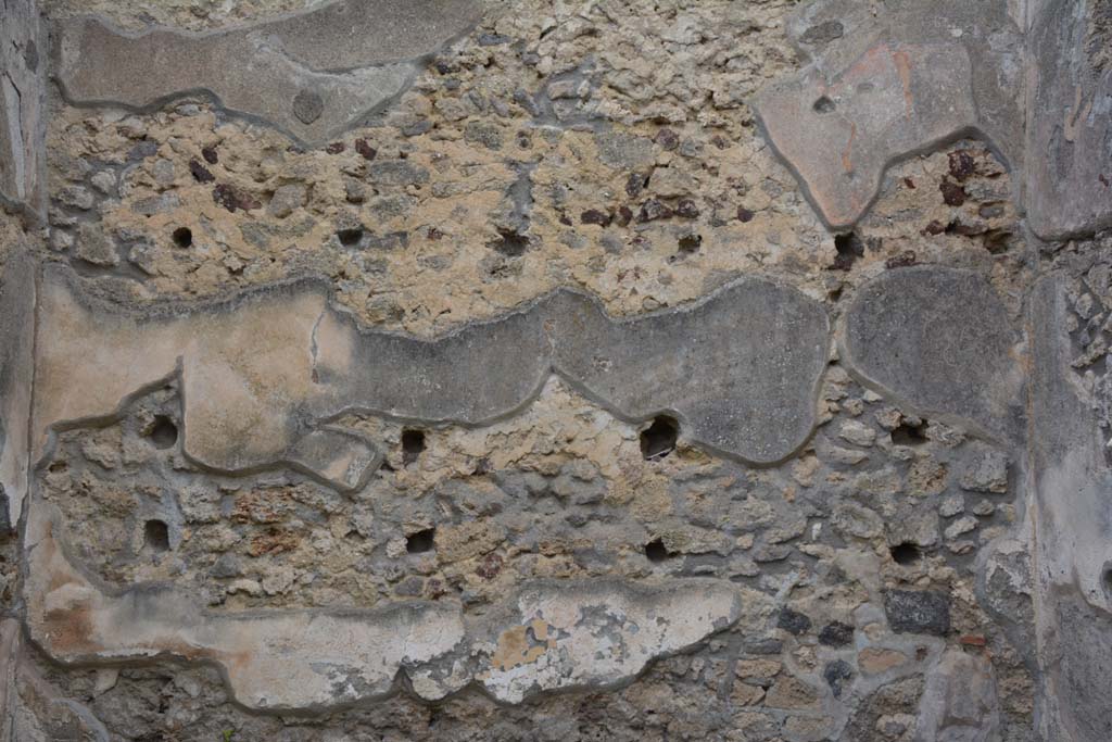 IX.5.14 Pompeii. May 2017. North ala e, detail from north wall, with holes for supports for shelving.
Foto Christian Beck, ERC Grant 681269 DCOR.
