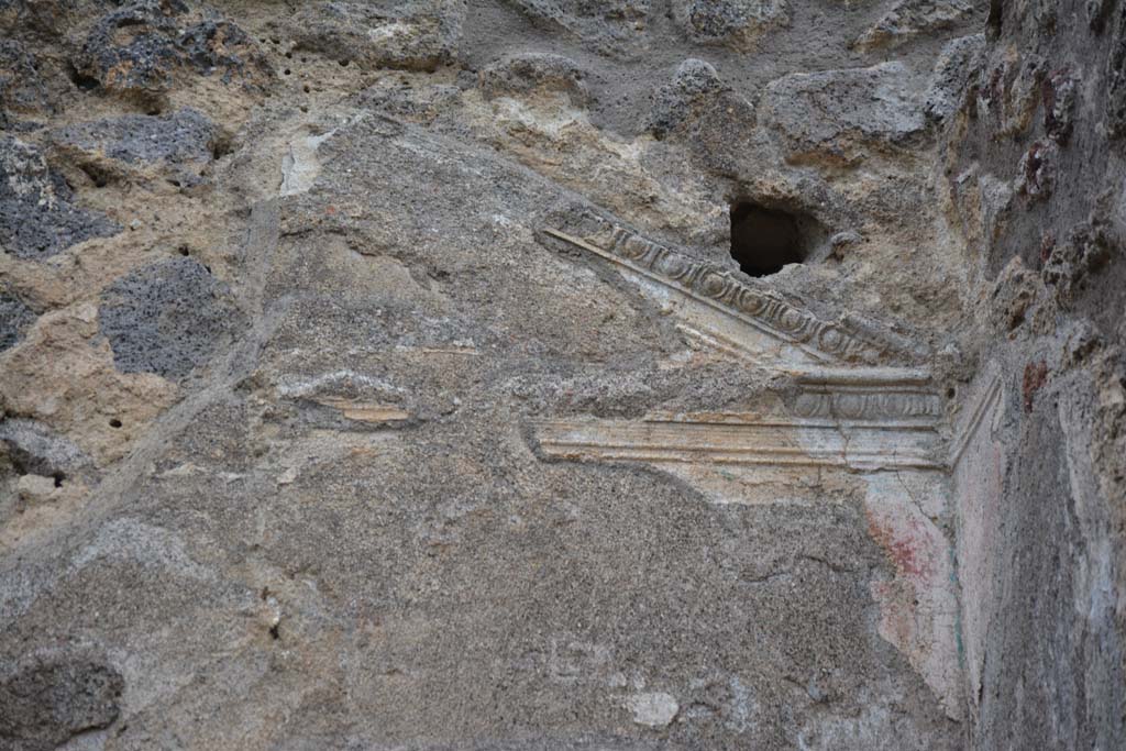 IX.5.14 Pompeii. May 2017. North ala e, detail from upper north wall showing stucco from arched ceiling.
Foto Christian Beck, ERC Grant 681269 DCOR.
