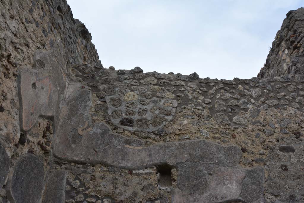 IX.5.14 Pompeii. May 2017. North ala e, looking towards upper east wall.
Foto Christian Beck, ERC Grant 681269 DCOR.
