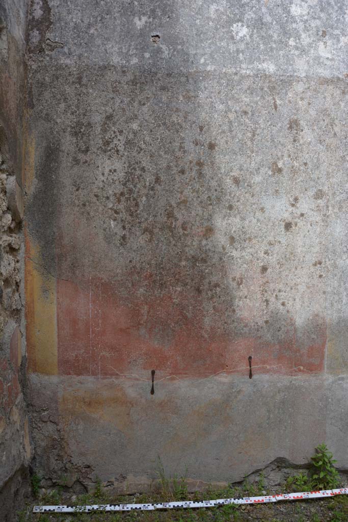 IX.5.14 Pompeii. May 2017. Room d, lower east wall in north-east corner.
Foto Christian Beck, ERC Grant 681269 DCOR.
