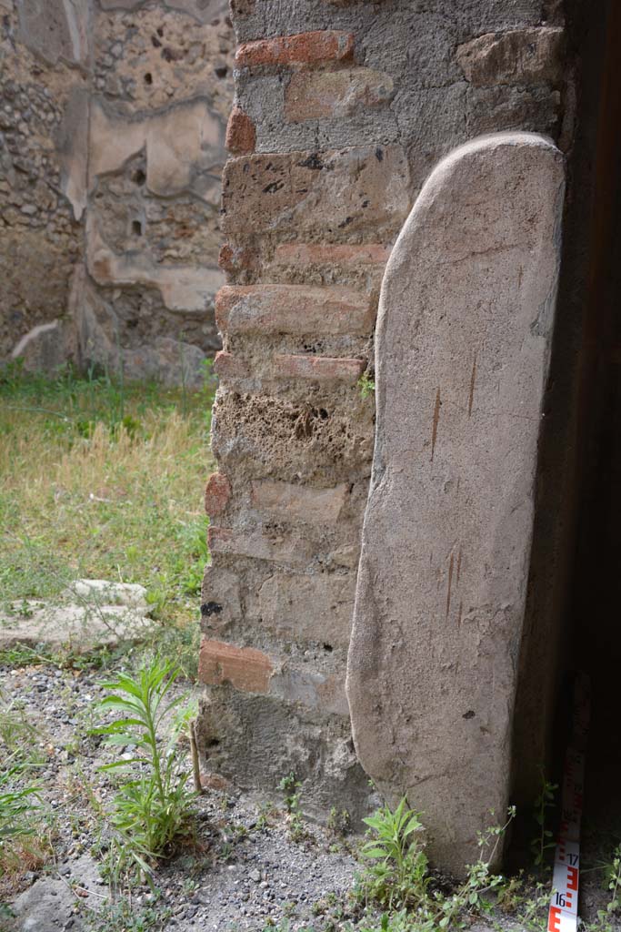 IX.5.14 Pompeii. May 2017. Room c, north side of doorway.  
Foto Christian Beck, ERC Grant 681269 DCOR.
