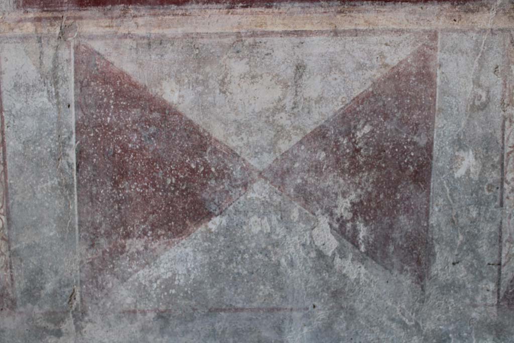 IX.5.14 Pompeii. May 2019. Room c, detail of zoccolo on north wall of cubiculum.
Foto Christian Beck, ERC Grant 681269 DCOR.
