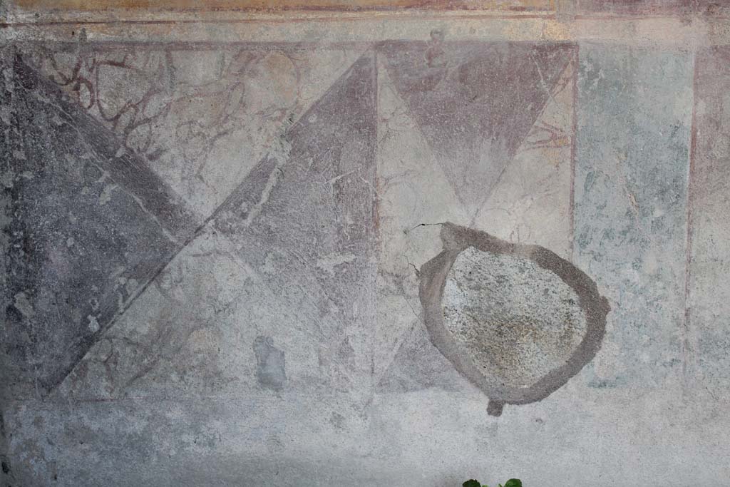 IX.5.14 Pompeii. May 2019. Room c, detail of zoccolo on east wall at north end.
Foto Christian Beck, ERC Grant 681269 DCOR.
