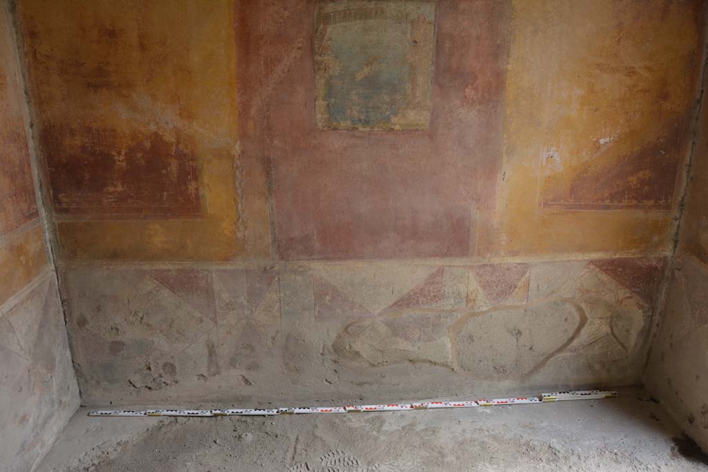 IX.5.14 Pompeii. May 2017. Room c, zoccolo on lower south wall and flooring. 
Foto Christian Beck, ERC Grant 681269 DCOR.


