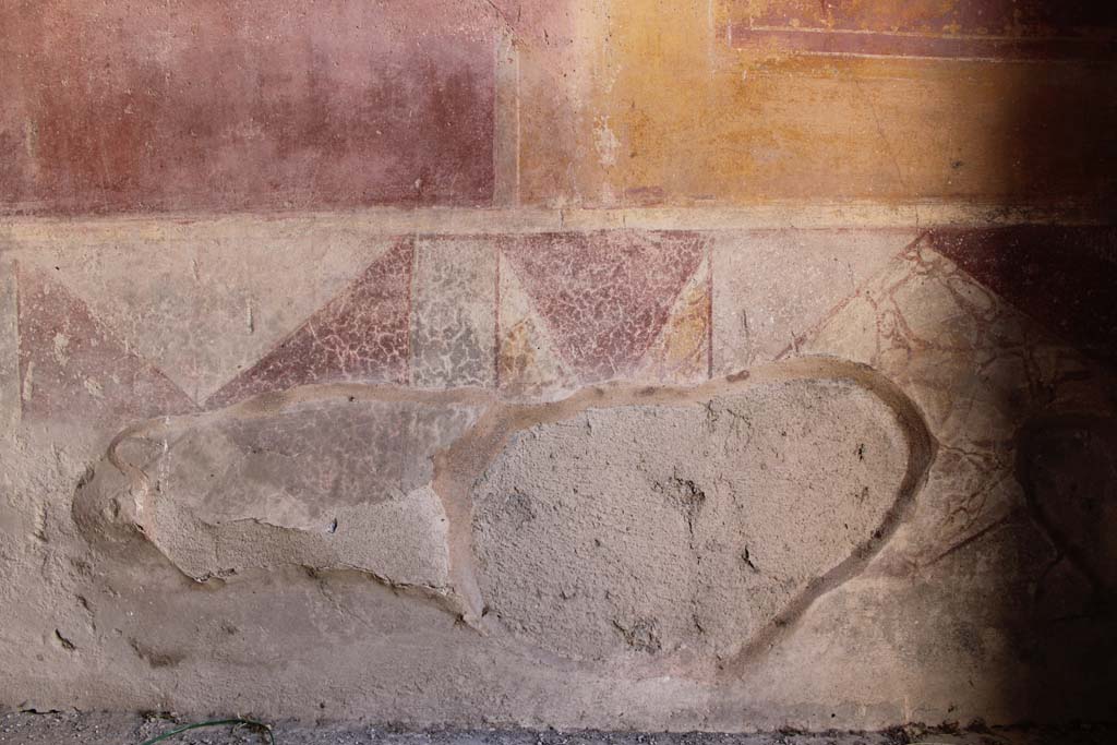 IX.5.14 Pompeii. May 2019. Room c, zoccolo on south wall at west end.
Foto Christian Beck, ERC Grant 681269 DCOR.
