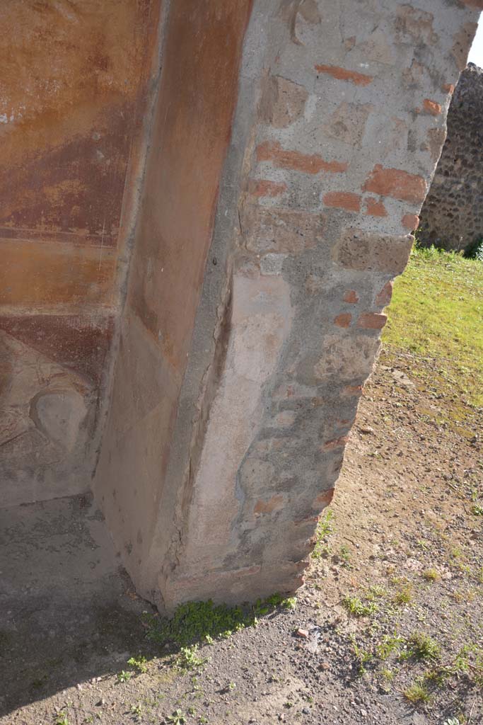 IX.5.14 Pompeii. March 2017. Room c, north side of doorway and south-west corner.
Foto Christian Beck, ERC Grant 681269 DCOR.
