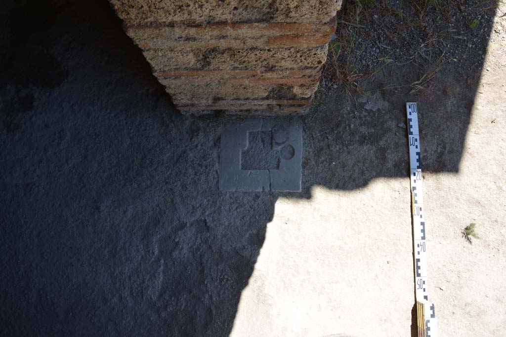 IX.5.14 Pompeii. May 2017. Room g, south side of doorway into room g.
Foto Christian Beck, ERC Grant 681269 DCOR.

