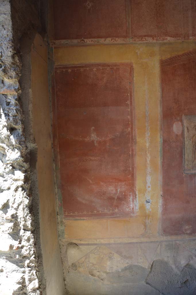 IX.5.14 Pompeii. May 2017. 
Room g, painted side panel on west end of middle zone of north wall.
Foto Christian Beck, ERC Grant 681269 DCOR

