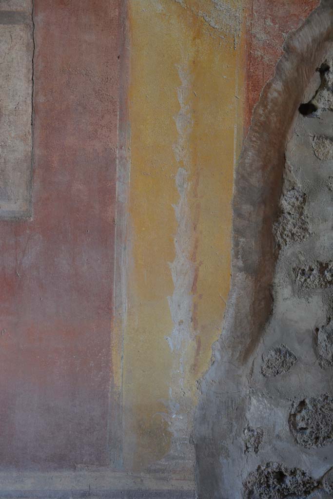 IX.5.14 Pompeii. May 2017. 
Room g, detail of painted candelabra on east side of central painting on north wall.
Foto Christian Beck, ERC Grant 681269 DCOR.
