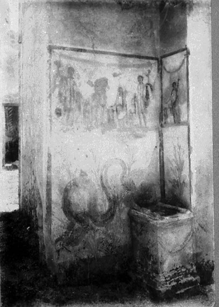 IX.5.22 Pompeii. Detail of lararium at the door to the kitchen and adjacent to entrance IX.5.22.