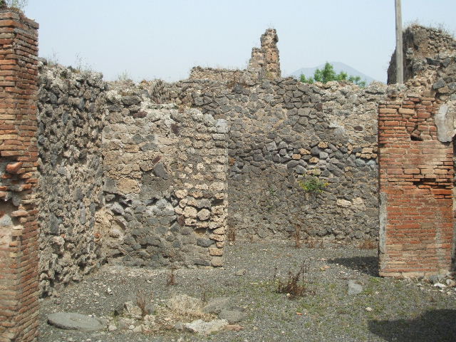 IX.6.c Pompeii. May 2005. Cistern mouth near west wall of shop.