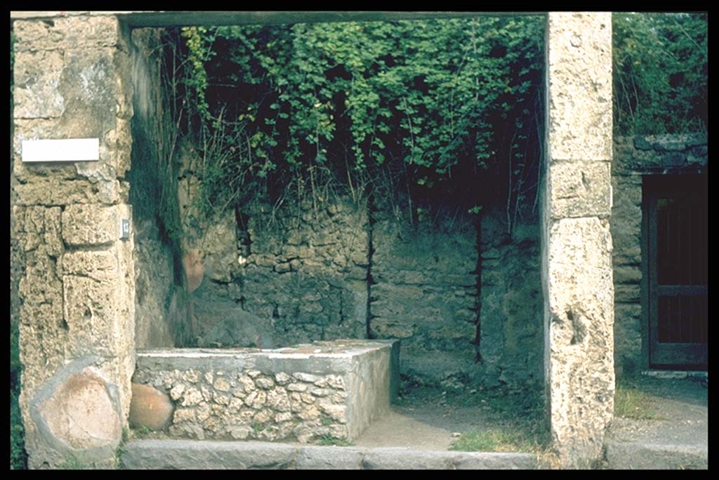 IX.7.13 Pompeii. Entrance on Via dell’Abbondanza. (NOTE: older style doorway and probable lack of stairs to Casina dell’Aquila, on right).
Photographed 1970-79 by Günther Einhorn, picture courtesy of his son Ralf Einhorn.
