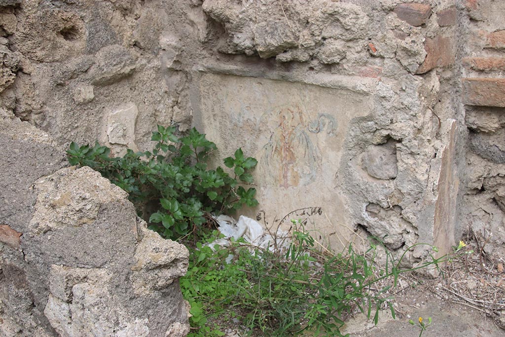 IX.7.12, 14 or 16 (?) Pompeii. October 2024. 
Garden area “e”, remains of painting on north side wall of lararium. Photo courtesy of Klaus Heese.
