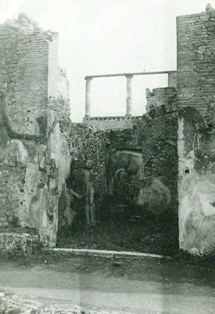 IX.8.2 Pompeii. 1945. Looking south-east through entrance doorway. Photo courtesy of Rick Bauer.

