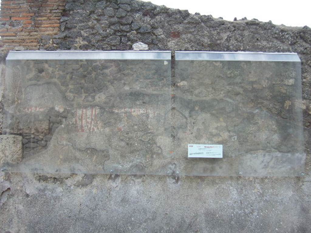 IX.8.2 Pompeii. May 2006. Painted graffiti on front wall, between IX.8.2 and IX.8.1.